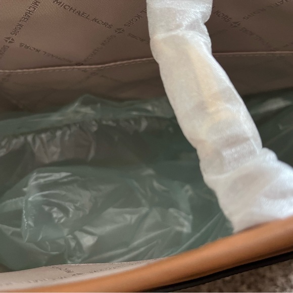 Michael Kors jet set airplane, aviation, tote, brown - Picture 4 of 7